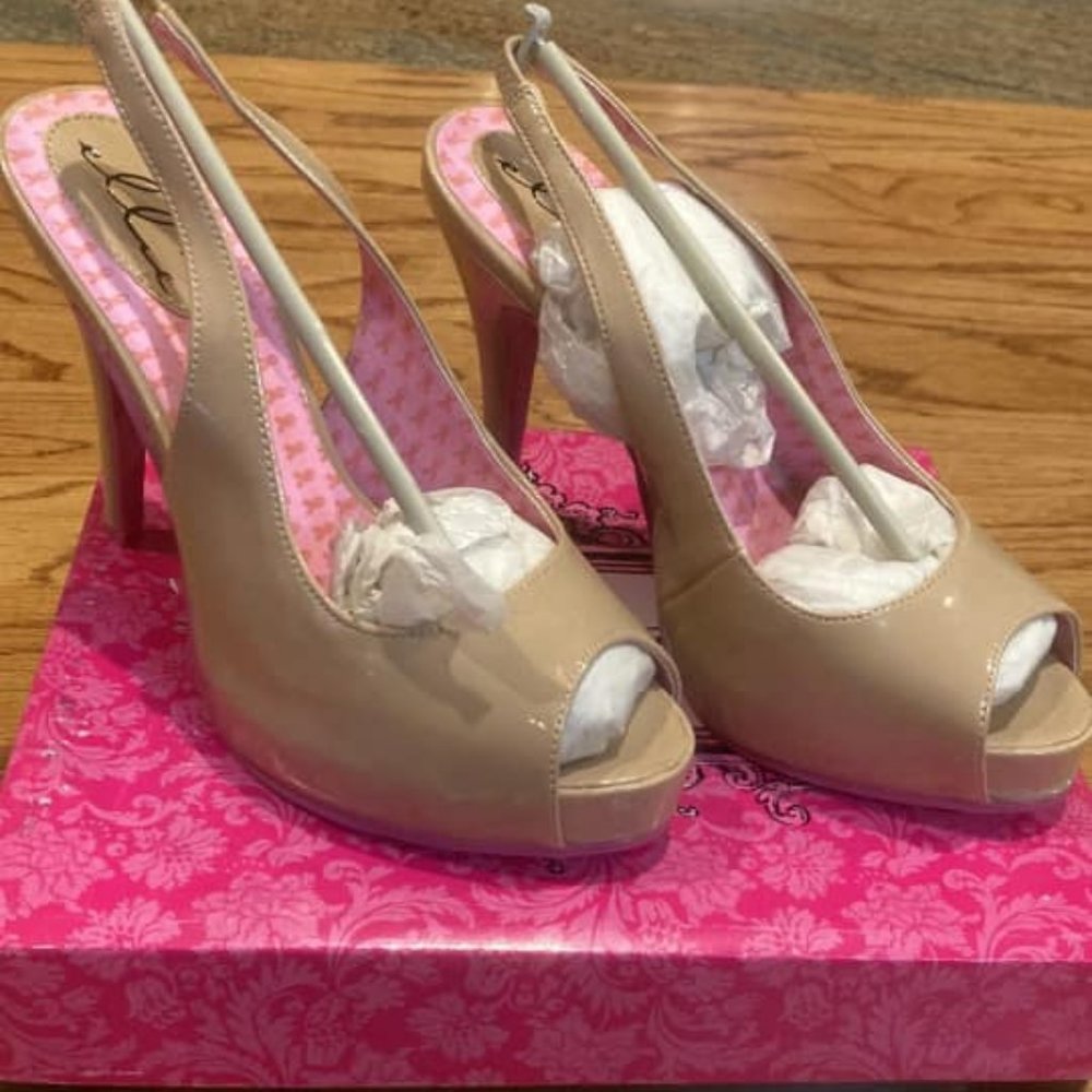 Ellie-NIB-Nude/beige heels, size 8